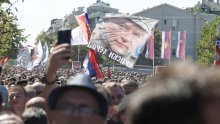 FOTO Pokopan zločinac Mladić, vikali mu da je heroj. Sin održao govor: 'Dok si išao helikopterom prema Kninu...'