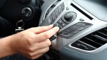Primijetili ste da odjednom stišate radio dok vozite? Mozak tada radi upravo ovo