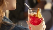 Mnogi ih vole, ali gastroenterolog ih izbjegava: Evo koju vrstu pića nikad ne naručuje u restoranu