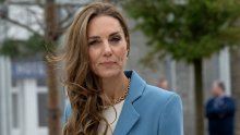 Kate Middleton zna kako poslovno odijelo pretvoriti u modni pogodak: Ova boja joj stoji besprijekorno