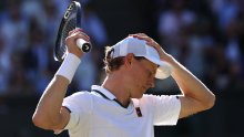 Htjeli su dirati u jedno od svetih pravila tenisa pa napravili kaos. Australian Open odmah povukao ručnu