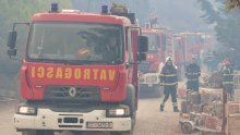 Požar na Braču i dalje van kontrole: Evakuirani ljudi iz ribogojilišta 'Sardine'