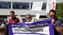 Prosvjed roditelja i učenika dviju zagrebačkih škola: 'Ne tražimo luksuz'
