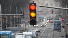 Upalilo se žuto, a vi ste već krenuli: Evo kada smijete proći, a kada vas čeka kazna od čak 2700 eura