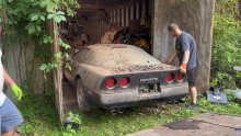 Corvette je gotovo 20 godina stajala u štali, štakori su napravili kaos: Kad ju je vlasnik ponovno vidio, rasplakao se