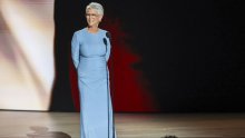 Nitko kao Jamie Lee Curtis: Sijeda kosa i ledenoplava haljina spoj su za čistu peticu