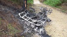Teška nesreća kod Čakovca: Quadom udarili u drvo, vozač i putnik izletjeli, vozilo potpuno izgorjelo