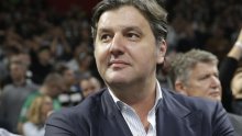 Legenda udarila po Vučiću: 'Kriminalci u Ćacilendu - skinite maske i kapuljače, to nije srpski'