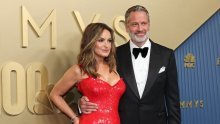 Mariska Hargitay zablistala u crvenom, a uz nju čovjek kojeg ljubi više od 20 godina