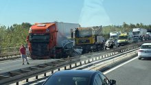 Teška nesreća na zagrebačkoj obilaznici: Automobili potpuno smrskani, jedna osoba poginula, promet u prekidu