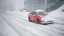 Ovo ćemo uskoro gotovo svi raditi u automobilu, a može biti opasno već pri 16 km/h: ADAC upozorava