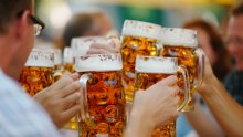 Krigla piva na Oktoberfestu skuplja je nego ikad: Za litru će gosti izdvojiti više od 15 eura