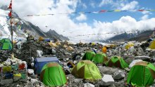 Tisuće litara urina tope najviši vrh svijeta: Mount Everest se alarmantno mijenja