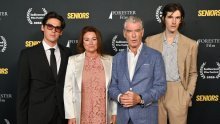 Kakvi frajeri: Pierce Brosnan okupio obitelj u Hollywoodu, a zgodni sinovi s pratnjama napravili pomutnju