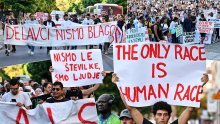 Kao i hrvatska desnica, Janša prijeti stranim radnicima. Slovenci ustali u njihovu obranu: 'Tukaj smo'