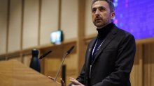 Šef AI-ja u Microsoftu upozorava: Mogli bismo stvoriti 'silicijsku vrstu' koja će se natjecati s nama