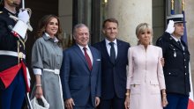 Brigitte Macron ostala vjerna omiljenom kroju, a ova nježna nijansa pun je pogodak