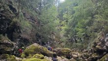Tragedija kod slapa u Bohinju: Otac poginuo, teško ozlijeđeno dijete helikopterom prevezeno u bolnicu
