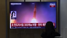 Sjeverna Koreja lansirala je dvije balističke rakete i pojačala pritisak na SAD