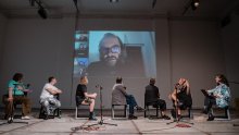 Švicarski redatelj usred Beograda opalio po srpskoj vlasti: 'Službeni Bitef je farsa i zombi'