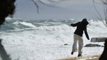 Upaljen narančasti meteoalarm! Bura će imati žestoke udare, mogući problemi u prometu