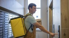 Sanitarni inspektori naručivali hranu kao tajni kupci: Provjeravali higijenu, torbe dostavljača i što vam stiže na vrata