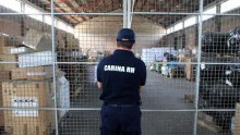 Carinici zaplijenili 109 parfema, ali i 46 naočala za plivanje