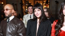 Duboki dekolte i potpuno prozirna suknja: Dakota Johnson ponovno igra na kartu senzualnosti
