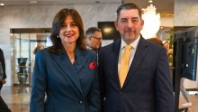 Sanja Musić Milanović zablistala u elegantnom poslovnom izdanju: Jedan detalj razbio je tamne tonove