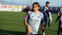 Modrić, Kovačić i Sučić ugledali su rupu u zidu.... Pogledajte njihovu upornost!
