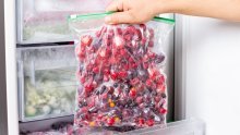 Meso vam je godinu dana u zamrzivaču? Evo kada ga doista morate baciti