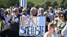 Istrijani protiv otpada na Kaštijunu: 'Smrdi nam osam godina'