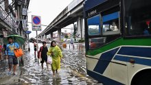 Bangkok izlazi iz katastrofe: Voda do koljena se povukla, evakuirano 4200 ljudi