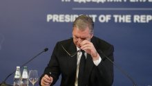 Vučić podnio ostavku - ovlasti šefa države preuzima Ana Brnabić