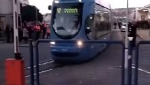 VIDEO Sedamnaestica nije sama: Još jedan tramvaj izašao na ulice! Ovdje ih možete pratiti