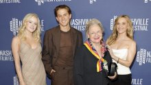 Velika večer za mladog glumca: Reese Witherspoon sa sinom, kćeri i majkom na filmskom festivalu