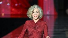 Crveno od glave do pete: Jane Fonda na Tjednu mode u Parizu poslala moćnu poruku