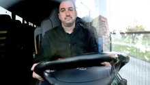 Ovaj vozač autobusa i danas besplatno vozi ljude: 'Ljudi moraju moći doći do bolnice'