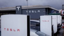 Tesla ponovno odgodio predstavljanje automobila kojeg se čeka gotovo devet godina