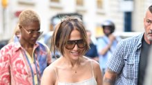 Estetika devedesetih: Jennifer Lopez predstavila najudobniju formulu za nošenje čipkaste haljine