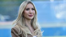 Omiljena sportska novinarka pokazala zavidnu figuru dok uživa u toploj jeseni u Španjolskoj