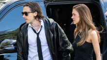 Nicola Peltz odabrala jednostavnu kombinaciju koja počiva na jednom modnom triku