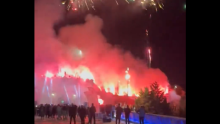 VIDEO 'Vatreni' predizborni skup u Srbiji: Naprednjaci bakljama zapalili Nišku tvrđavu