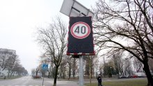 Postavio lažni znak za ograničenje, a radar snimao vozače: Nastao je totalni kaos