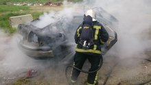 Netko je u Zagrebu zapalio Mercedes 51-godišnjakinji usred bijela dana, javila se policija