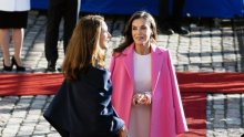 U moru jesenskih neutralnih tonova Letizia bira ružičastu: Ovaj kaput nemoguće je ne primijetiti