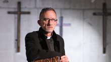 Popularni zagrebački svećenik objavio potresno priopćenje, povlači se iz župe: 'Preplašen sam'