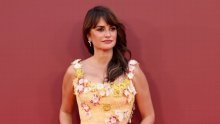 Rascvjetana Penelope Cruz: Španjolska diva očarala u čipkastoj haljini s trodimenzionalnim cvijećem