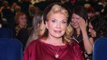 Nekad je osvajala gledatelje pred kamerama, a danas uživa u ulozi bake: Suzana Mančić raznježila fotkom s unukom