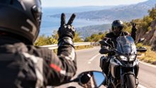 Zašto se motociklisti pozdravljaju znakom 'V'? Evo što on zapravo znači